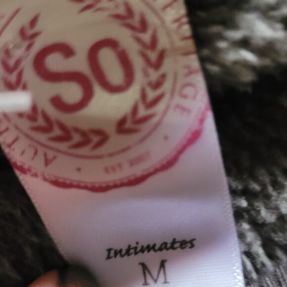 Gray Fuzzy Snow What Winter Sweatshirt Size Medium - Picture 3 of 5